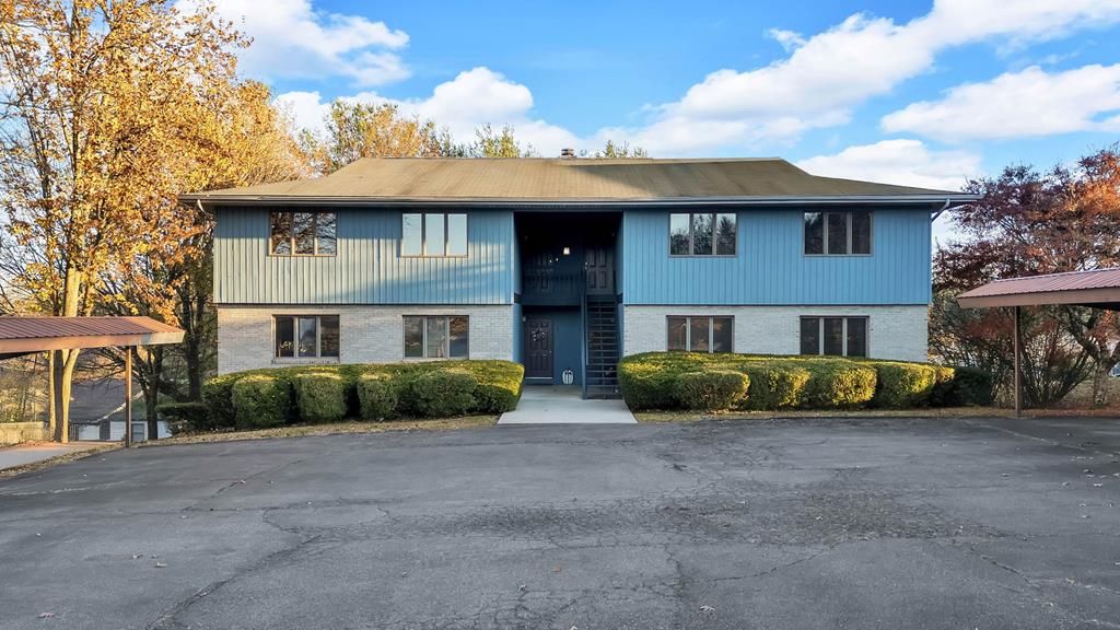 Photo of 956 956 Maiden St, Abingdon, VA 24210 (MLS # 104255)