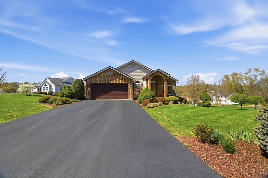 Photo of 19048 Sterling Dr, Abingdon, VA 24211 (MLS # 109604)