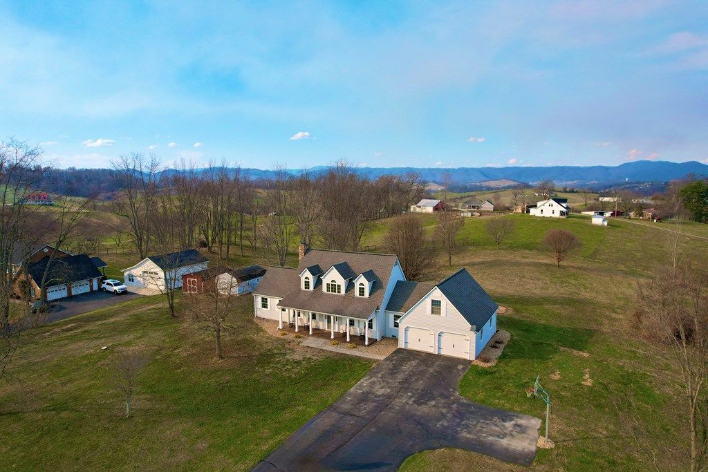 Photo of 630 Colecrest Dr, Chilhowie, VA 24319 (MLS # 109138)