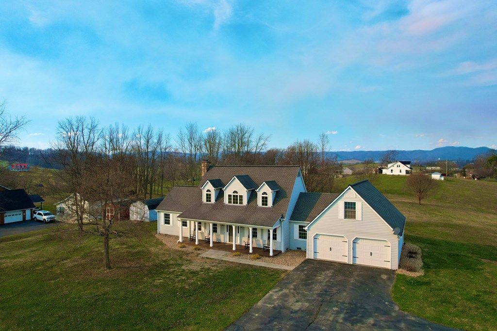 Photo of 630 Colecrest Dr, Chilhowie, VA 24319 (MLS # 109138)