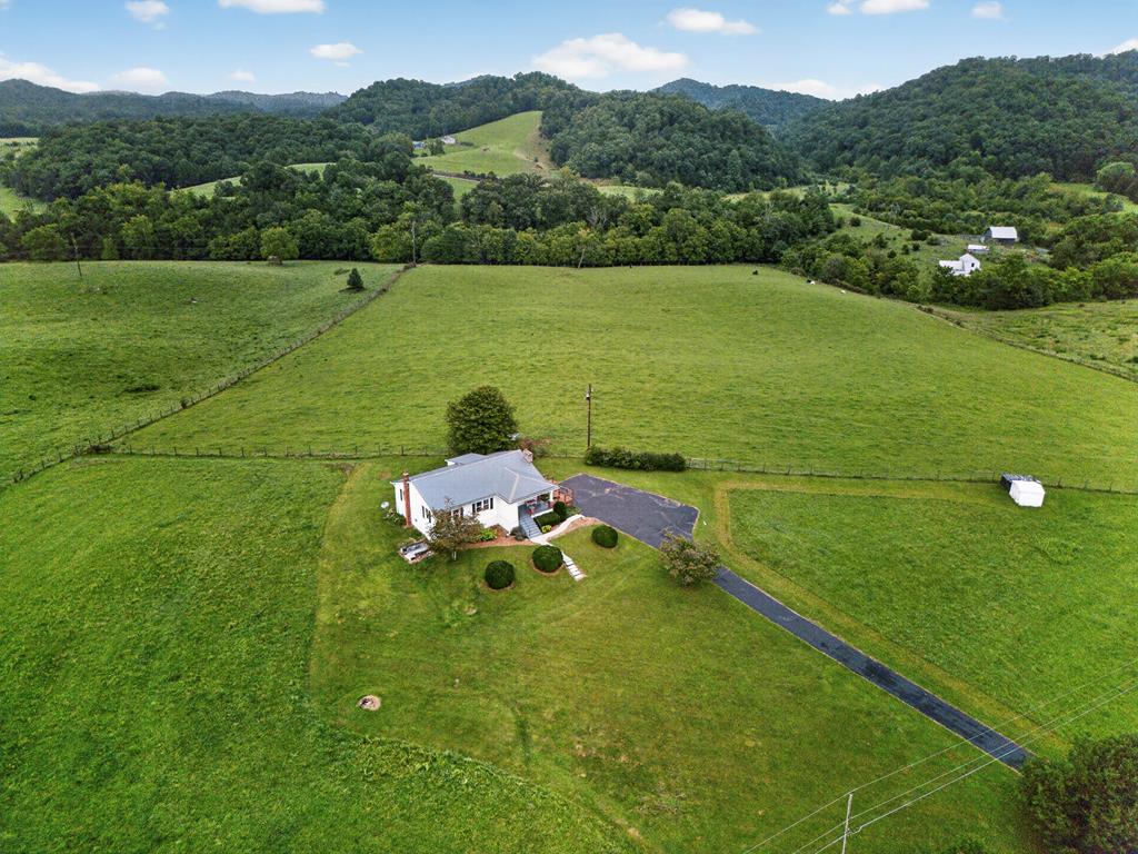 Photo of 28107 Minton Ln, Abingdon, VA 24211 (MLS # 111351)
