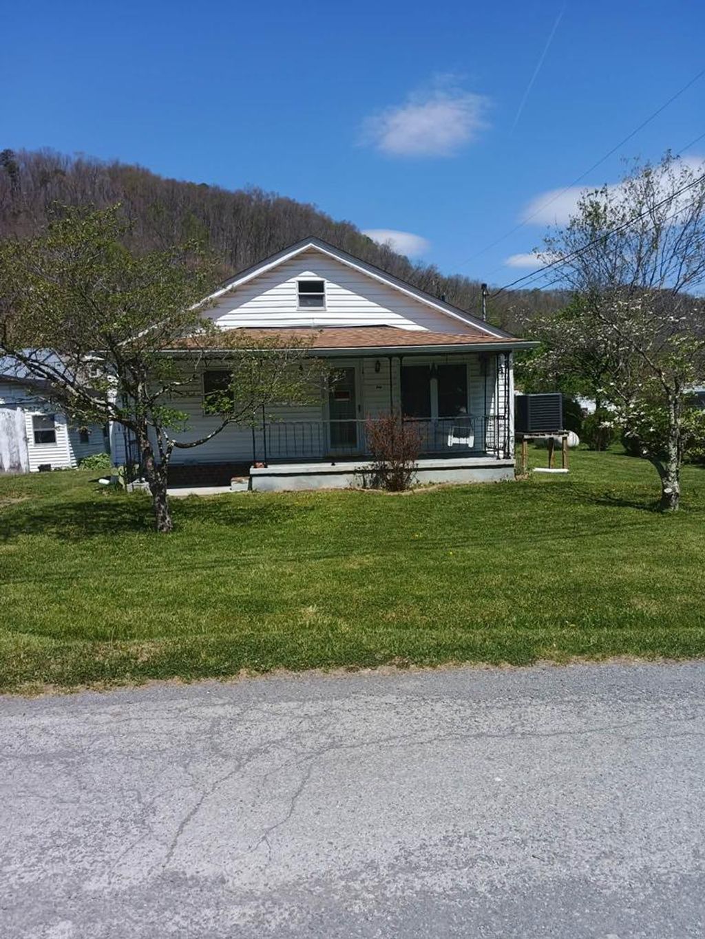 Photo of 178 Bane Bottom Ave, Cedar Bluff, VA 24609 (MLS # 109722)