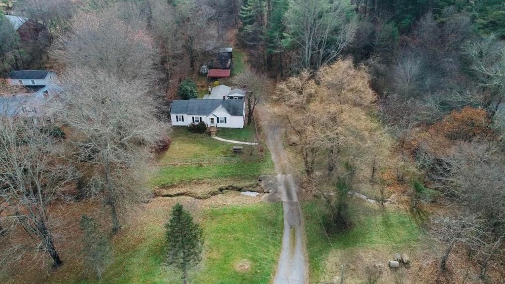 Photo of 305 Woodlawn Rd, Woodlawn, VA 24381 (MLS # 104187)