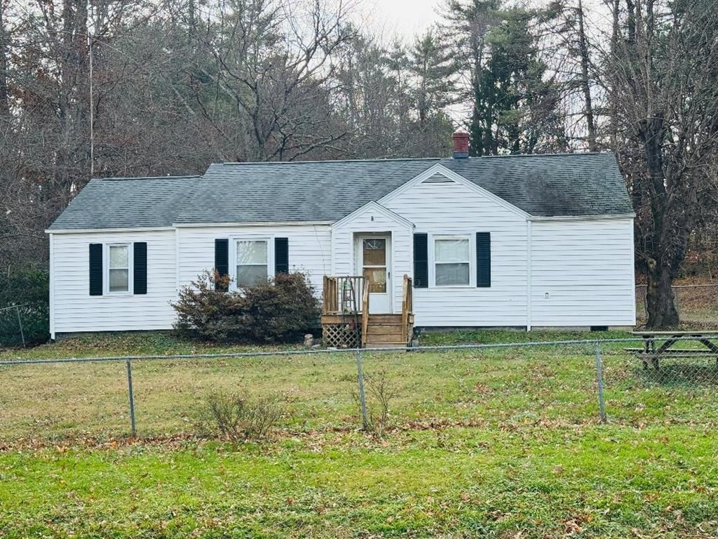 Photo of 305 Woodlawn Rd, Woodlawn, VA 24381 (MLS # 104187)