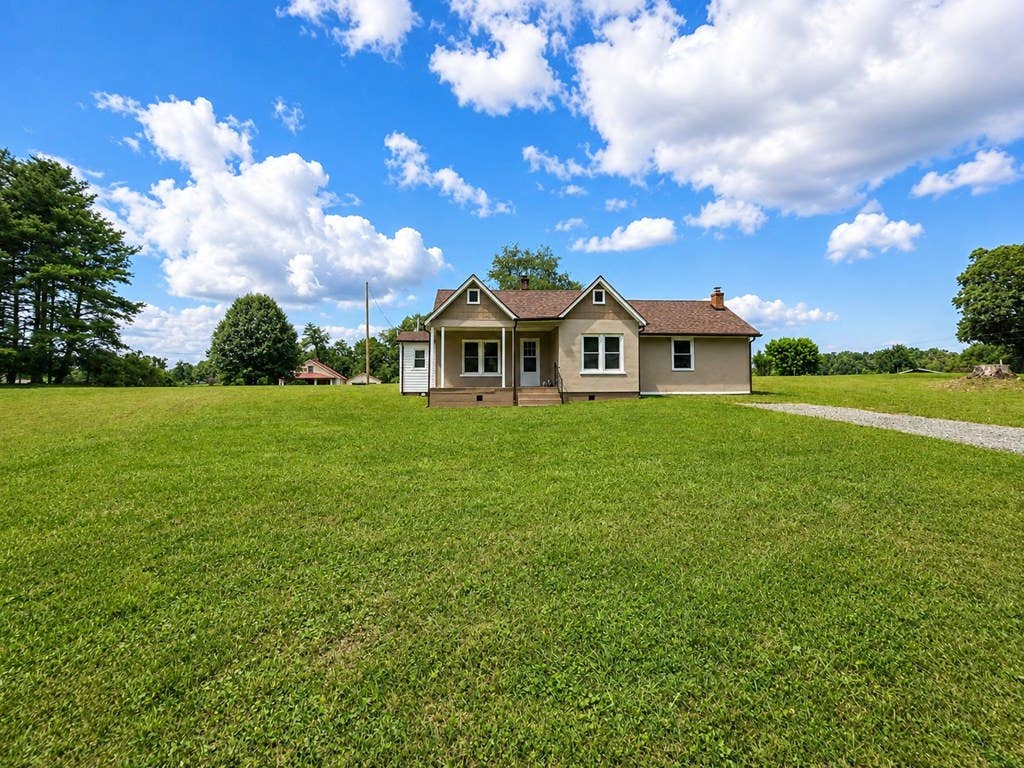 Photo of 97 Robincrest Ln, Fries, VA 24330 (MLS # 111344)
