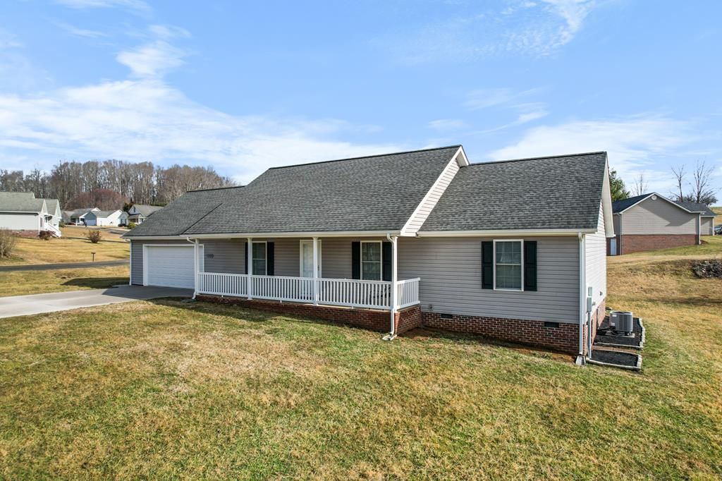 Photo of 17505 Bridle Dr, Abingdon, VA 24210 (MLS # 105882)