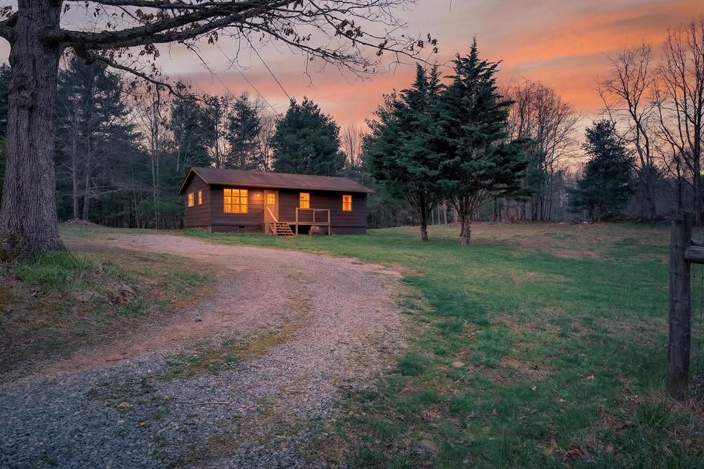 Photo of 625 Belle Hollow Rd, Chilhowie, VA 24319 (MLS # 109396)