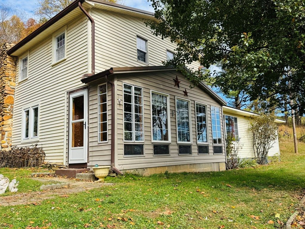 Photo of 971 Old Quaker Road, Galax, VA 24333 (MLS # 103927)