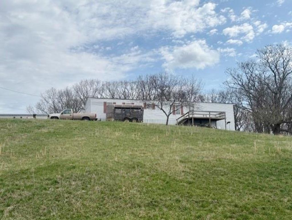 Photo of 122 Firelight Lane #B, Max Meadows, VA 24360 (MLS # 109282)