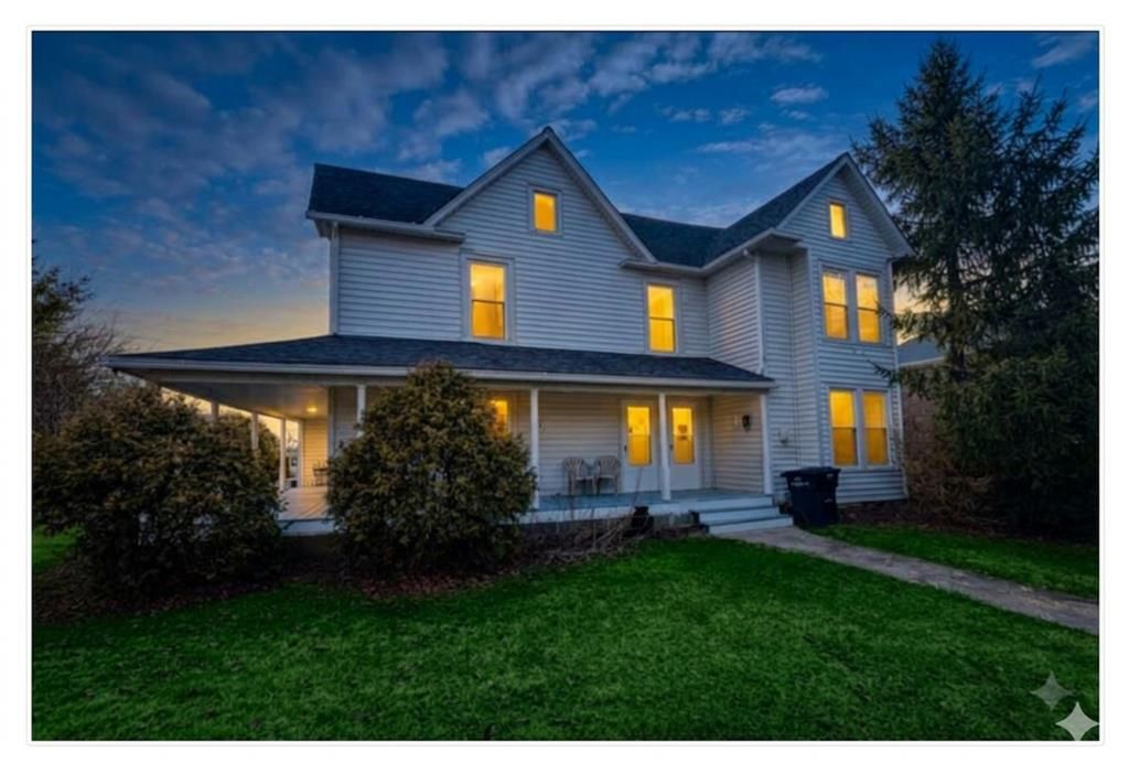 Photo of 201 W Webster St, Galax, VA 24333 (MLS # 109578)