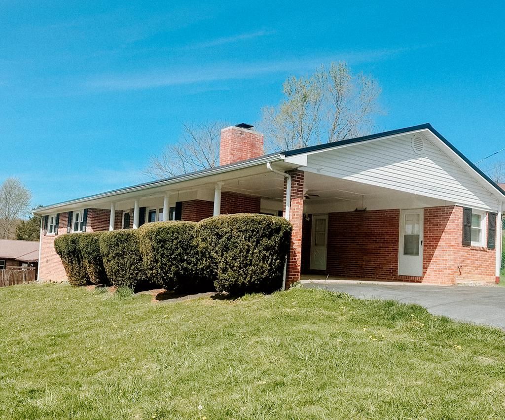 Photo of 131 Stapleton Street, Pounding Mill, VA 24637 (MLS # 109529)