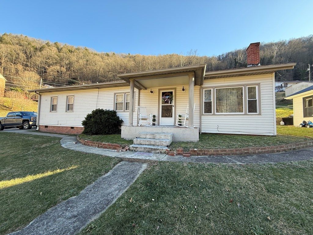 Photo of 1030 Russell Hill St, Buchanan, VA 24614 (MLS # 104691)