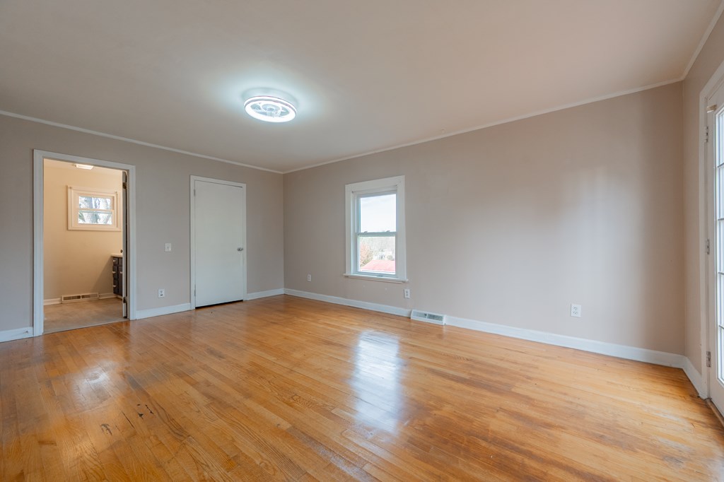 Hillsville, Virginia 24343, United States, 3 Bedrooms Bedrooms, ,2 BathroomsBathrooms,Residential,Active,245702