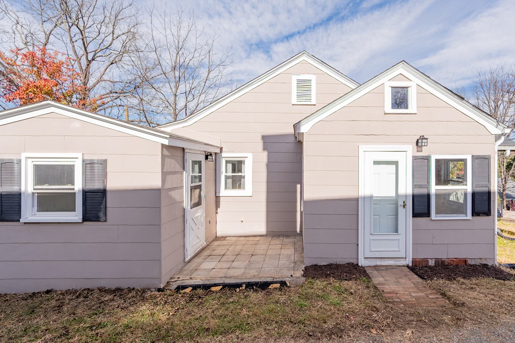 Hillsville, Virginia 24343, United States, 3 Bedrooms Bedrooms, ,2 BathroomsBathrooms,Residential,Active,245702