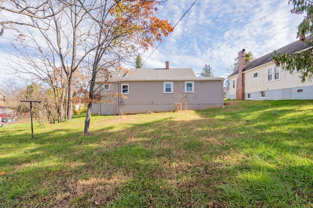 Hillsville, Virginia 24343, United States, 3 Bedrooms Bedrooms, ,2 BathroomsBathrooms,Residential,Active,245702