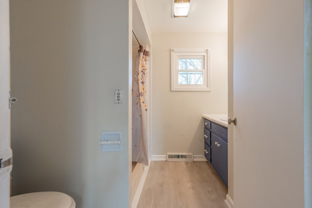 Hillsville, Virginia 24343, United States, 3 Bedrooms Bedrooms, ,2 BathroomsBathrooms,Residential,Active,245702