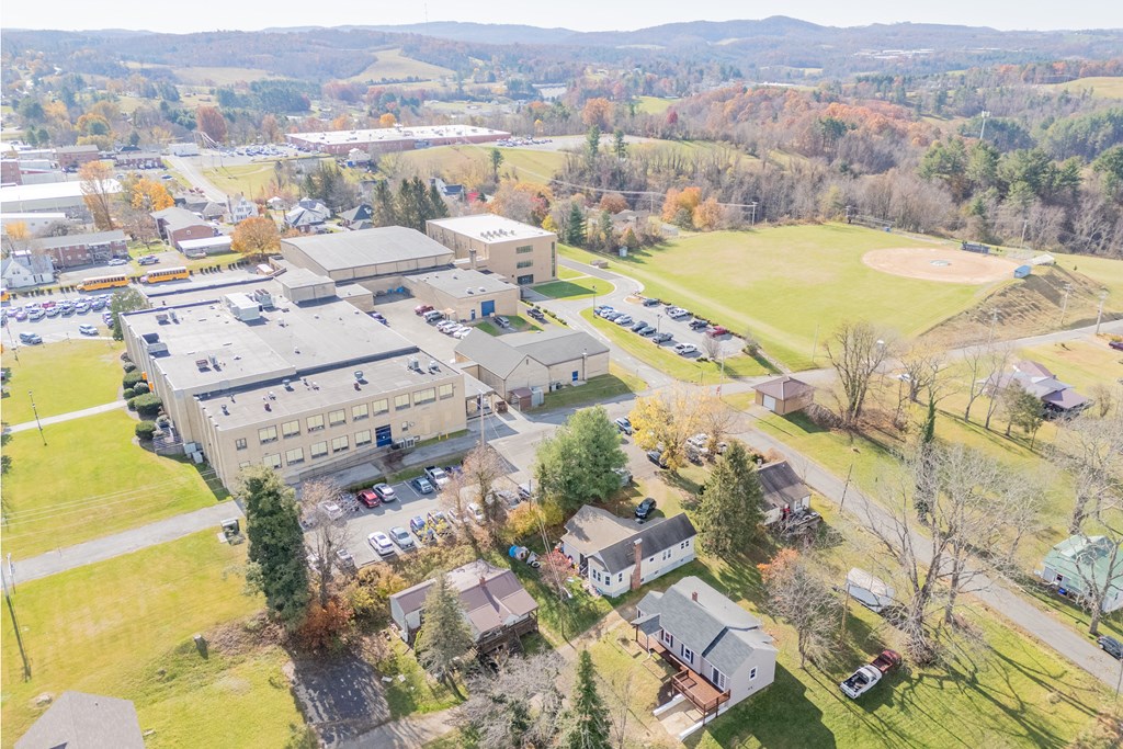 Hillsville, Virginia 24343, United States, 3 Bedrooms Bedrooms, ,2 BathroomsBathrooms,Residential,Active,245702