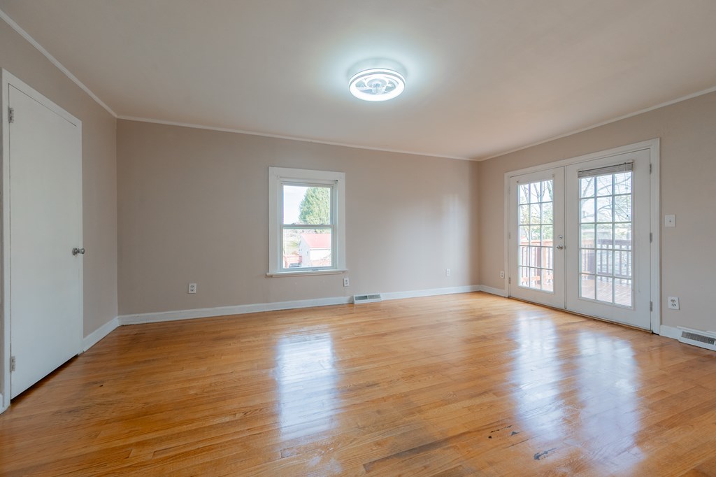 Hillsville, Virginia 24343, United States, 3 Bedrooms Bedrooms, ,2 BathroomsBathrooms,Residential,Active,245702