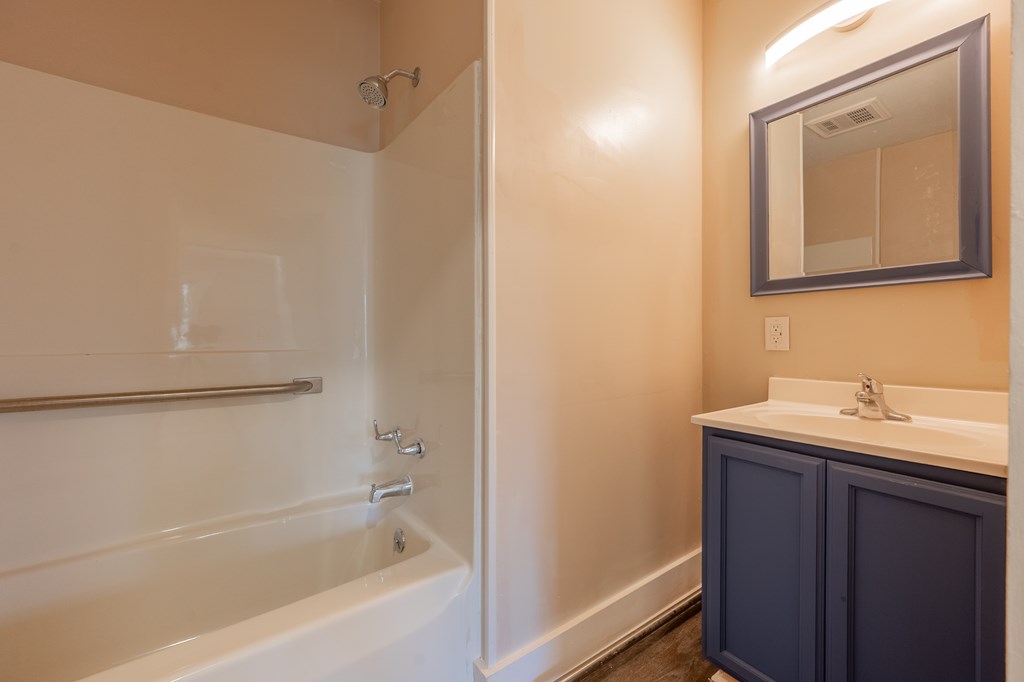 Hillsville, Virginia 24343, United States, 3 Bedrooms Bedrooms, ,2 BathroomsBathrooms,Residential,Active,245702