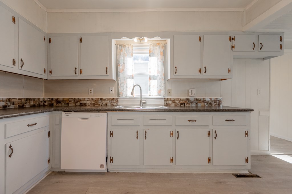 Hillsville, Virginia 24343, United States, 3 Bedrooms Bedrooms, ,2 BathroomsBathrooms,Residential,Active,245702