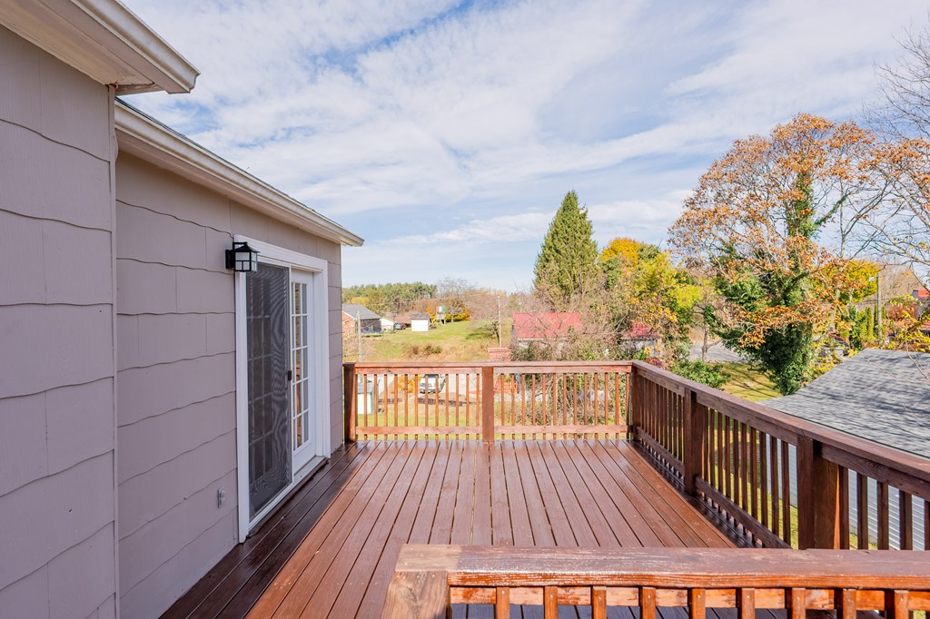 Hillsville, Virginia 24343, United States, 3 Bedrooms Bedrooms, ,2 BathroomsBathrooms,Residential,Active,245702