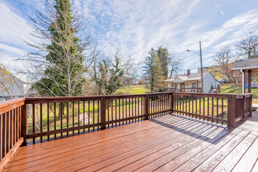 Hillsville, Virginia 24343, United States, 3 Bedrooms Bedrooms, ,2 BathroomsBathrooms,Residential,Active,245702