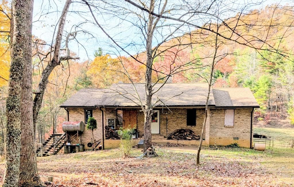 Photo of 2192 Byllesby Rd, Ivanhoe, VA 24350 (MLS # 104338)