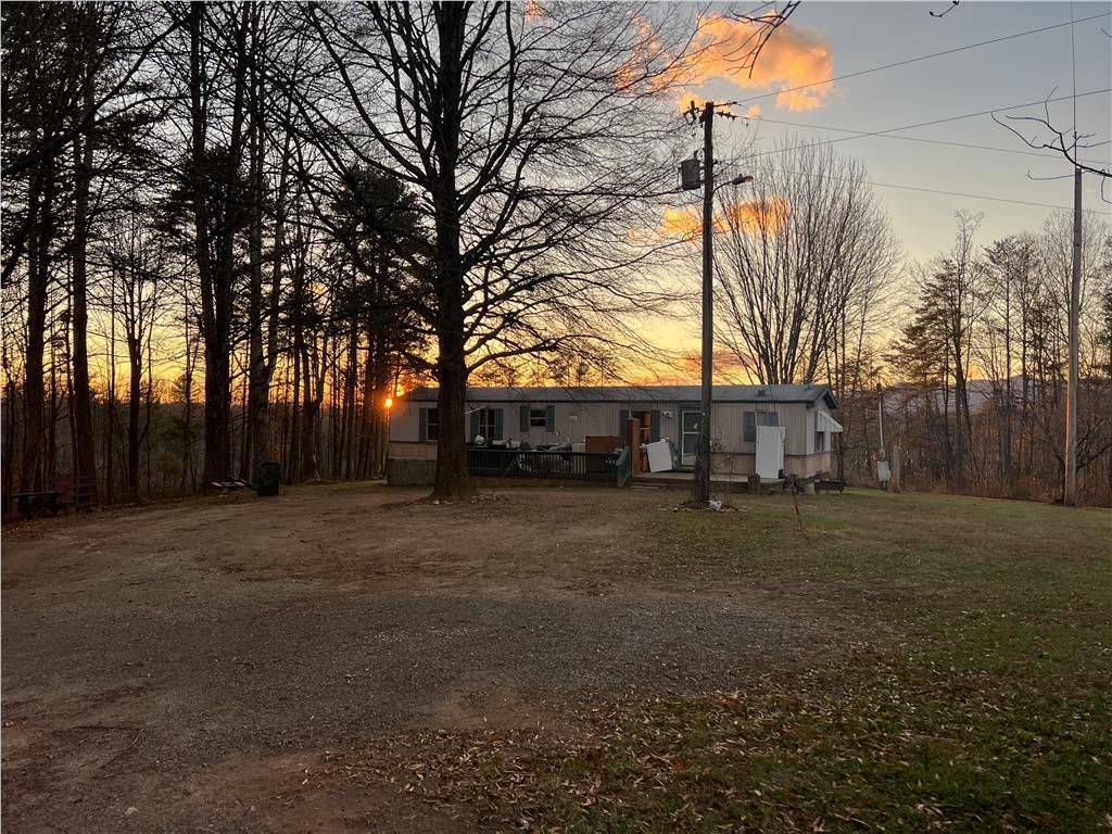 Photo of 341 Hawks Dr, Cana, VA 24317 (MLS # 104281)