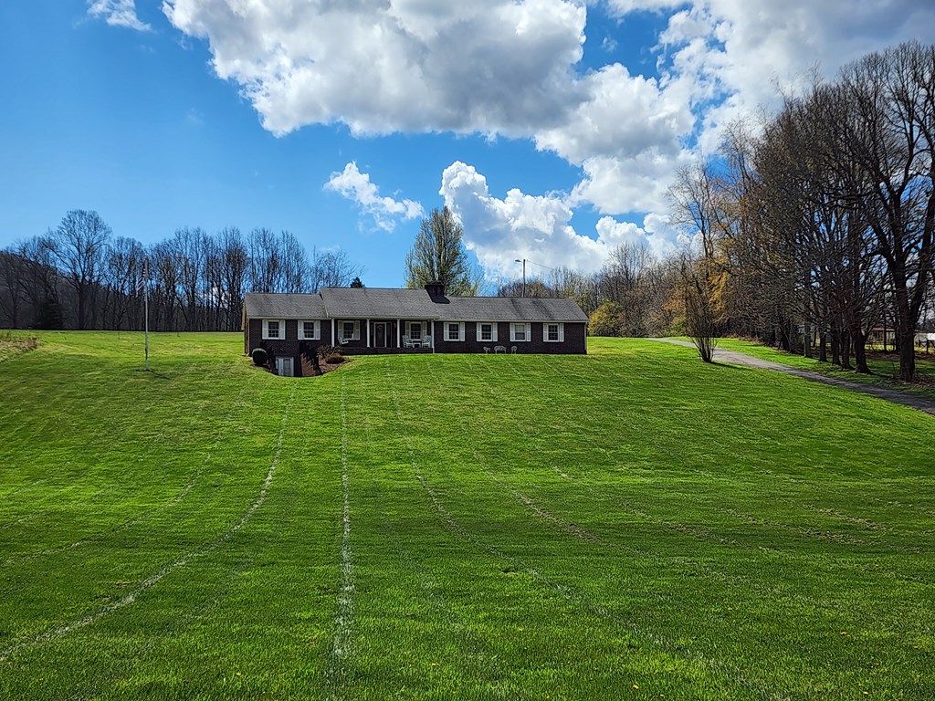 Photo of 928 Pierce Rd, Marion, VA 24354 (MLS # 109453)