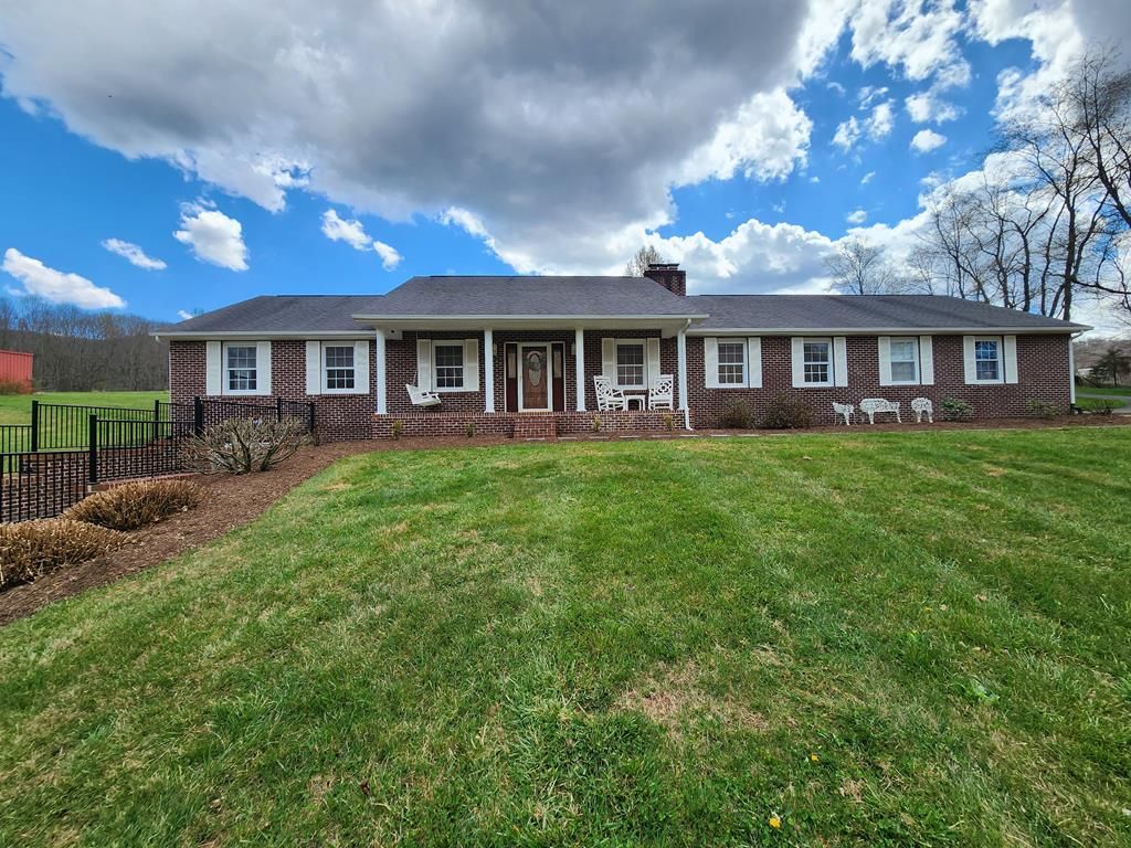 Photo of 928 Pierce Rd, Marion, VA 24354 (MLS # 109453)