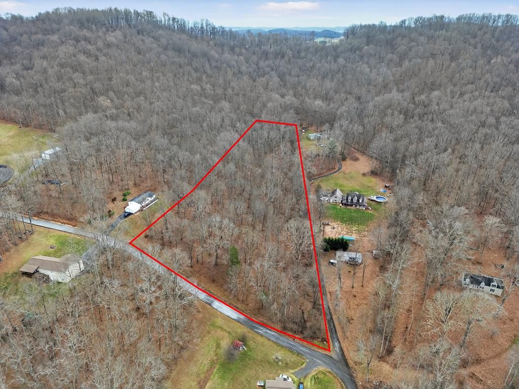 Photo of TBD Loudon Dr. 3.6 acres #73, Bristol, VA 24202 (MLS # 104397)