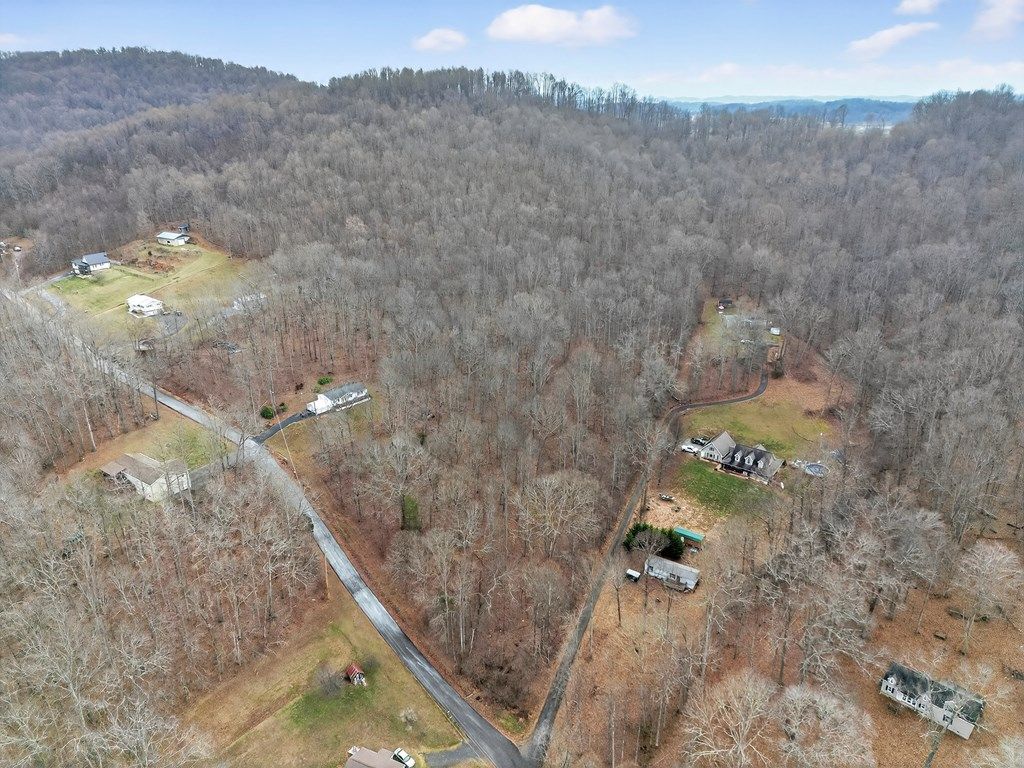Photo of TBD Loudon Dr. 3.6 acres #73, Bristol, VA 24202 (MLS # 104397)