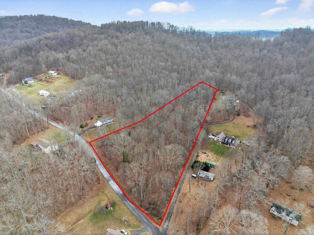 Photo of TBD Loudon Dr. 3.6 acres #73, Bristol, VA 24202 (MLS # 104397)