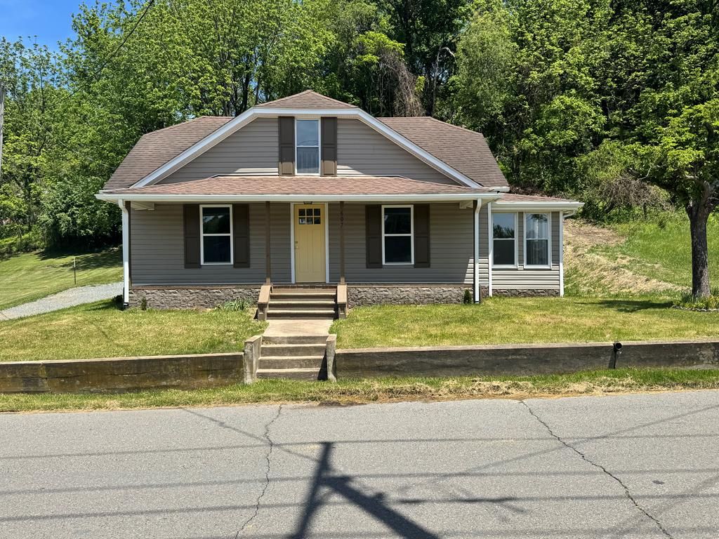 Photo of 607 Givens St, Galax, VA 24333 (MLS # 110133)