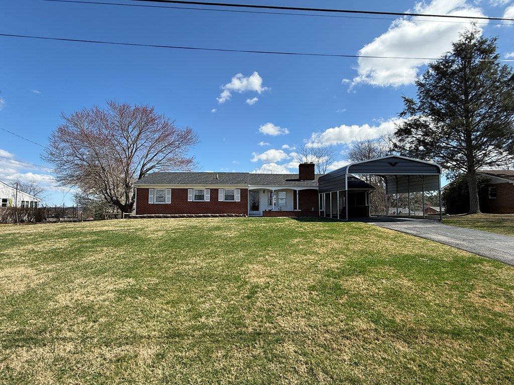 Photo of 628 Courtland Circle, Galax, VA 24333 (MLS # 109128)