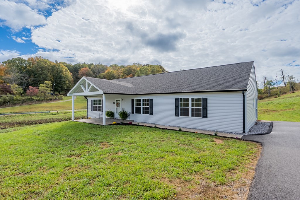 Max Meadows, Virginia 24360, United States, 3 Bedrooms Bedrooms, ,2 BathroomsBathrooms,Residential,Active,231024