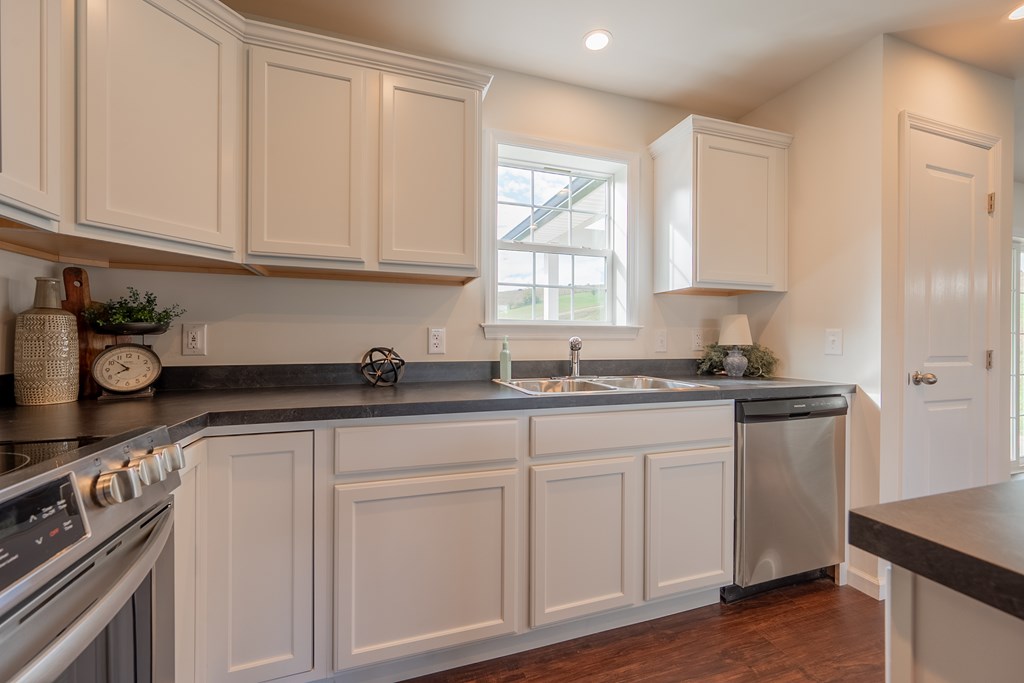 Max Meadows, Virginia 24360, United States, 3 Bedrooms Bedrooms, ,2 BathroomsBathrooms,Residential,Active,231024