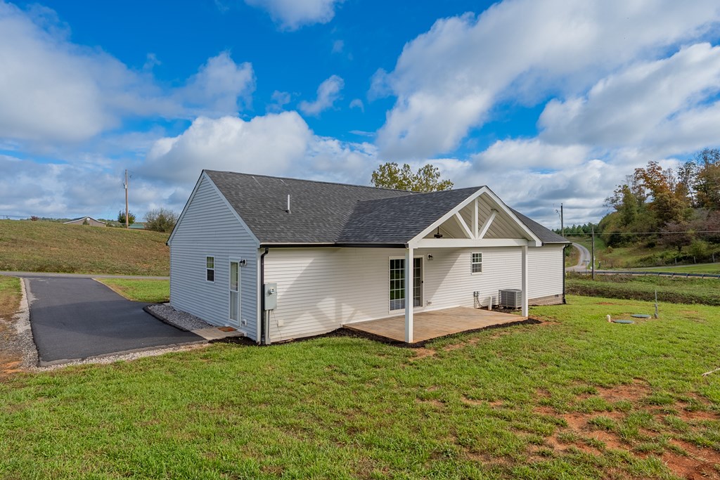 Max Meadows, Virginia 24360, United States, 3 Bedrooms Bedrooms, ,2 BathroomsBathrooms,Residential,Active,231024