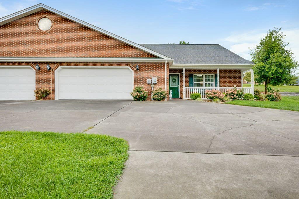 Photo of 1544 E Main St, Lebanon, VA 24266 (MLS # 111318)