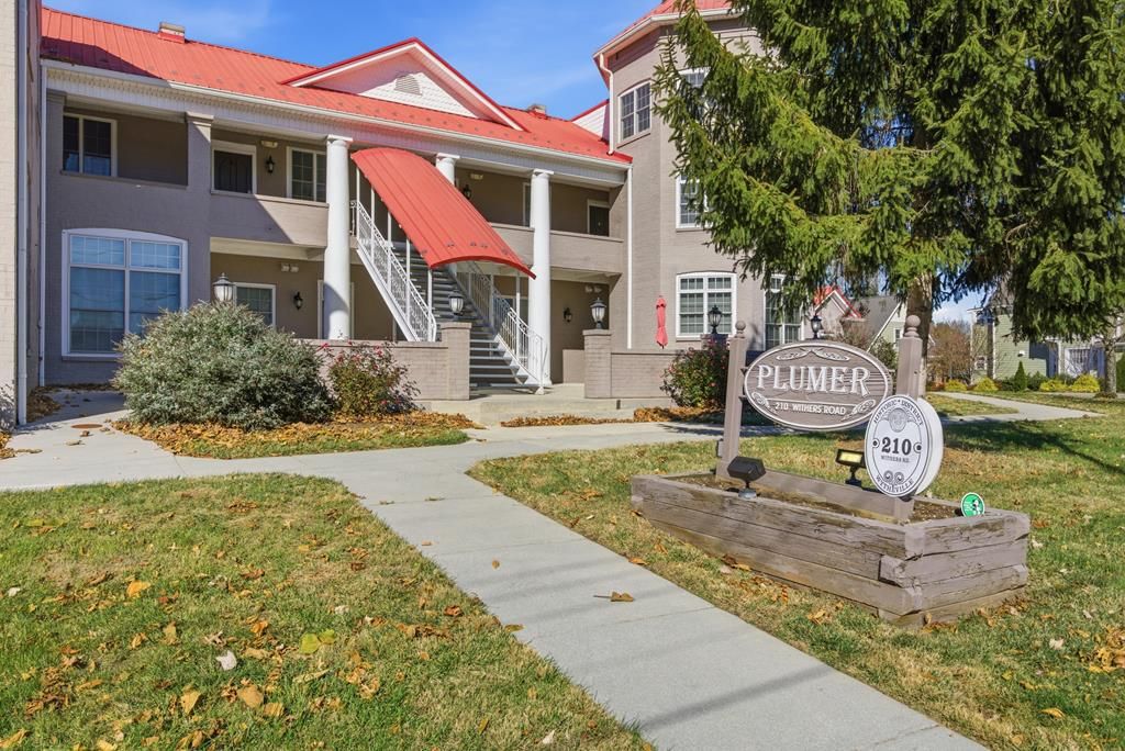 Photo of 210 E Withers Road Unit 201 Rd, Wytheville, VA 24382 (MLS # 104130)