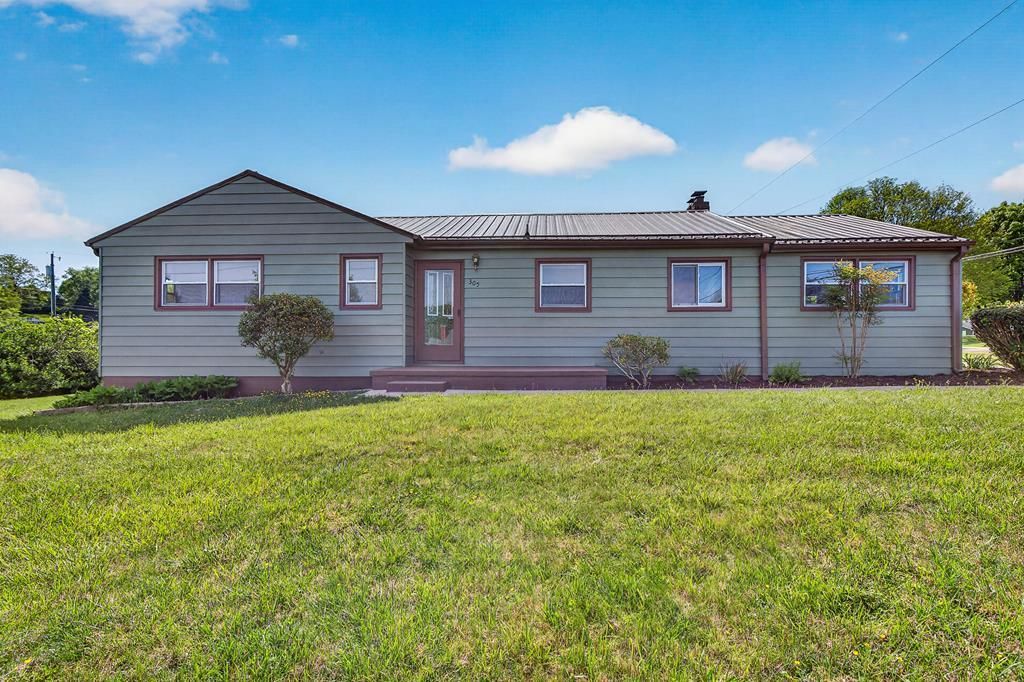 Photo of 305 S Cherokee Rd, Bristol, VA 24201 (MLS # 109915)