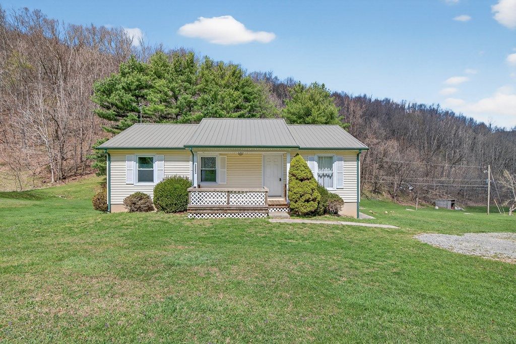 Photo of 5285 Wardell Rd, Pounding Mill, VA 24637 (MLS # 109469)