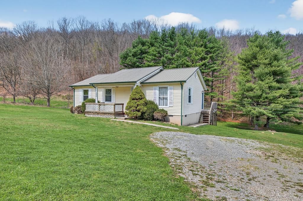 Photo of 5285 Wardell Rd, Pounding Mill, VA 24637 (MLS # 109469)