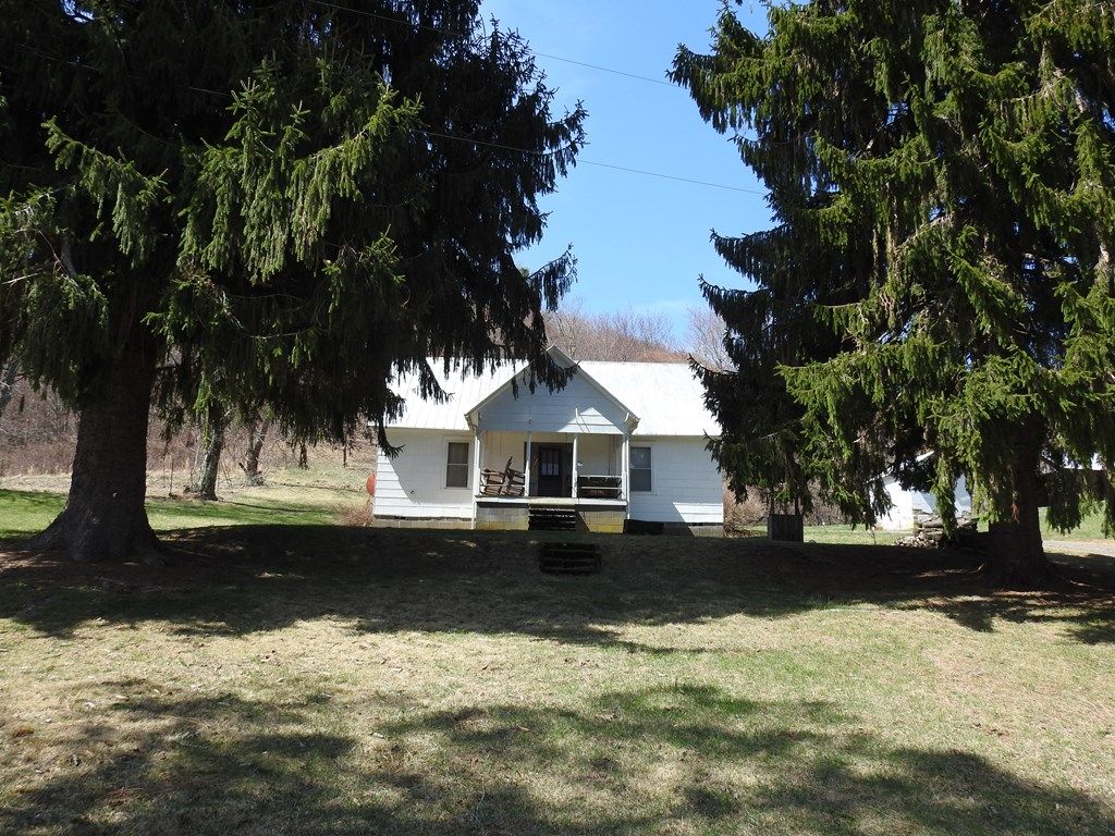 Photo of 984 Cloverdale Lane, Independence, VA 24348 (MLS # 109407)