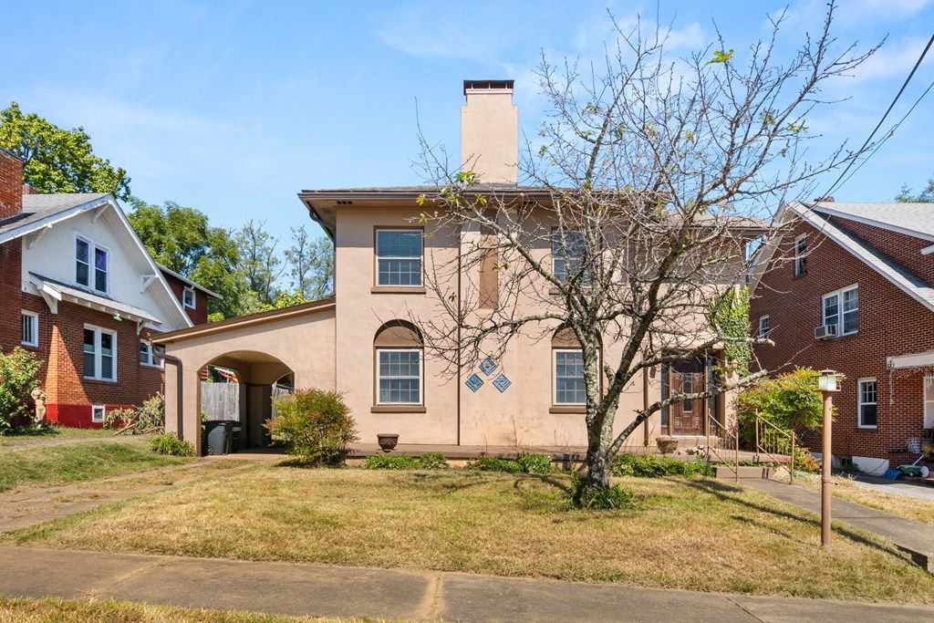 Photo of 404 W Washington Street, Galax, VA 24333 (MLS # 103418)