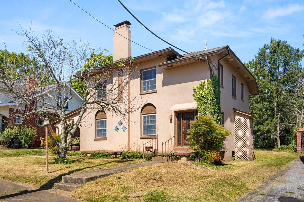 Photo of 404 W Washington Street, Galax, VA 24333 (MLS # 103418)