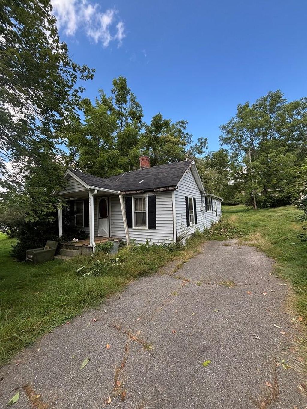 Photo of 625 W Grayson Street, Hillsville, VA 24343 (MLS # 103199)