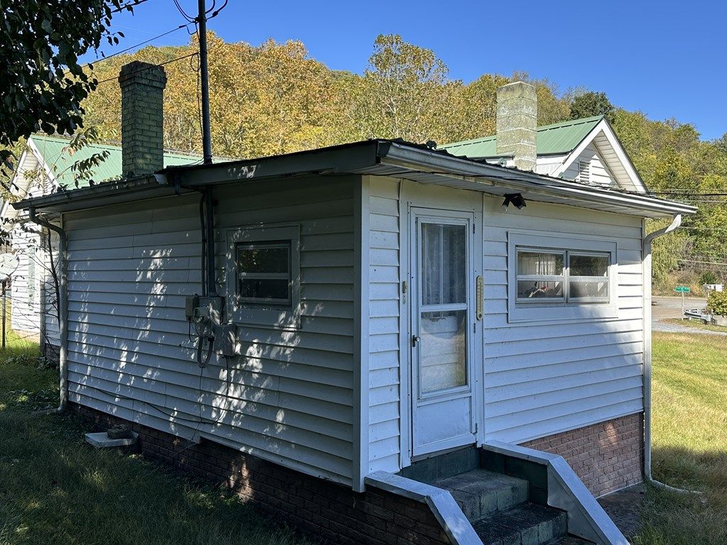 Photo of 110 Perryville Road, Saltville, VA 24370 (MLS # 103780)
