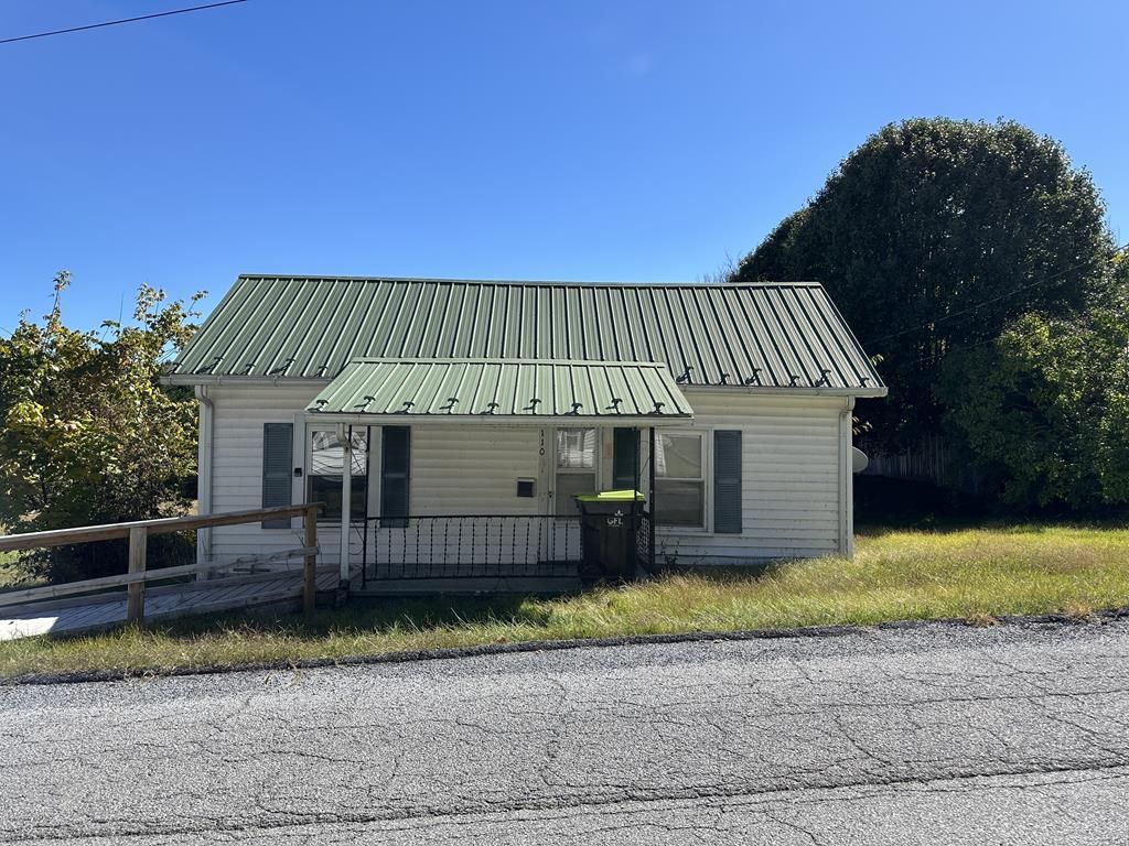 Photo of 110 Perryville Road, Saltville, VA 24370 (MLS # 103780)