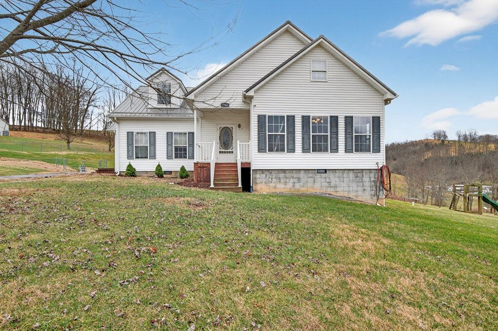 Photo of 17968 Overlook Dr, Abingdon, VA 24210 (MLS # 104479)